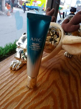 [NEW 탄력유턴 아이크림] AHC 유스 래스팅 리얼 아이크림 포 페이스 — 5점을 준 리뷰어가 2021년 1월 올린 사용 사진