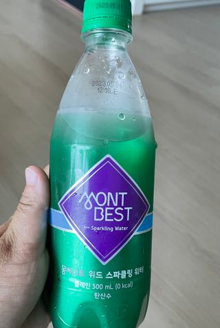 몽베스트 Montbest with Sparkling water Plain 20병 — 4점을 준 리뷰어가 2022년 6월 올린 사용 사진