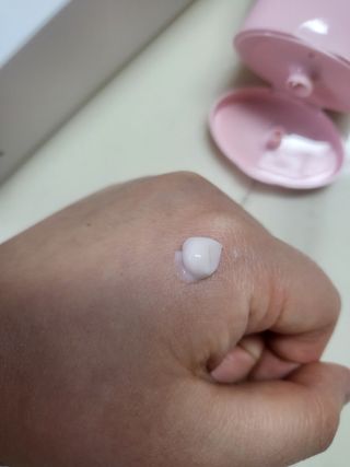위시스 프리미엄 글루타치온  화이트닝 바디로션 — 5점을 준 리뷰어가 2023년 2월 올린 사용 사진