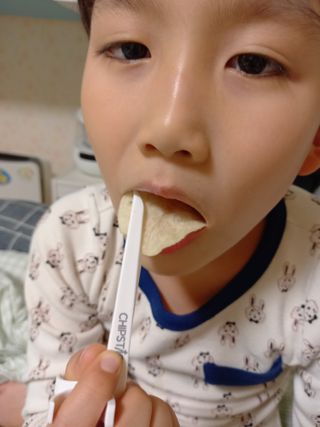칩스틱 과자젓가락 게이밍젓가락 2ea / KC인증 식품용 — 4점을 준 리뷰어가 2021년 11월 올린 사용 사진