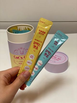 페페로니 잘 먹는 캣츄 - 무항생제 닭고기 12개 + 원양선 참치 12개 — 5점을 준 리뷰어가 2021년 8월 올린 사용 사진