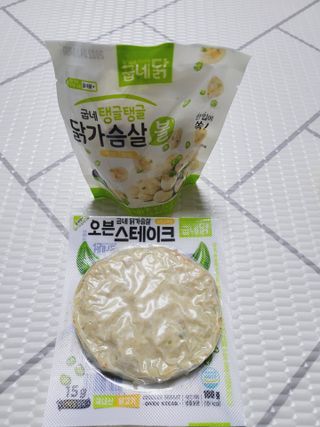 굽네몰 [굽네] 탱글탱글 닭가슴살볼 3종, 닭가슴살 오븐 스테이크 3종 — 4점을 준 리뷰어가 2021년 5월 올린 사용 사진