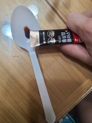 서울약사신협_투데이홍삼정플러스스틱_10g x 30포 — 4점을 준 리뷰어가 2021년 5월 올린 사용 사진