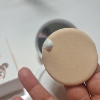소이베베X신비아파트 모이스쳐 선팩트 SPF50+ PA+++ — 5점을 준 리뷰어가 2023년 4월 올린 사용 사진