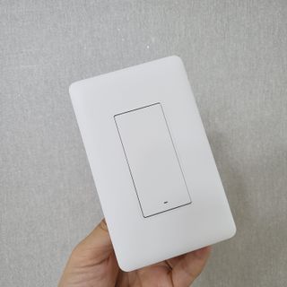 아카라 조명 스위치를 누워서 끄는 방법 (스마트 조명 스위치 2구 + 무선 리모트 스위치 1구 T1, 스마트 허브 E1) — 5점을 준 리뷰어가 2021년 11월 올린 사용 사진