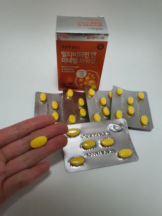 서울약사신협_내몸애발란스멀티비타민앤미네랄파워업_800mg x 90정 — 5점을 준 리뷰어가 2021년 5월 올린 사용 사진