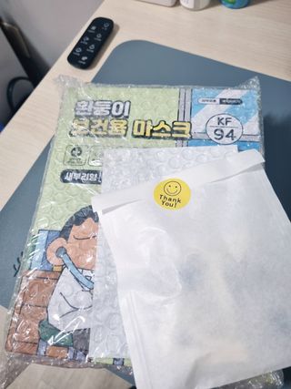 [숨그림]  덴탈마스크 짱구 우리아이 그리고 내가 쓰는 믿을수있는 케릭터 마스크  16종 — 5점을 준 리뷰어가 2021년 10월 올린 사용 사진