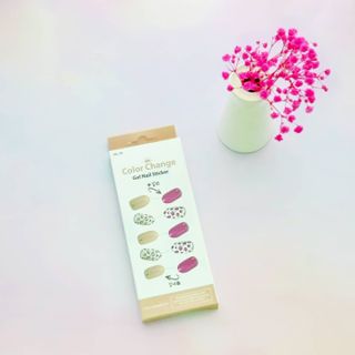 [네일가게] 햇빛에 닿으면 색이 변하는 신기한 햇살 반전 네일스티커 — 5점을 준 리뷰어가 2021년 8월 올린 사용 사진