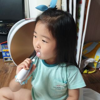 [오라덴스] 99.9 항균 칫솔모_키즈 진동칫솔 2,3단계 중 택 1 — 5점을 준 리뷰어가 2021년 7월 올린 사용 사진