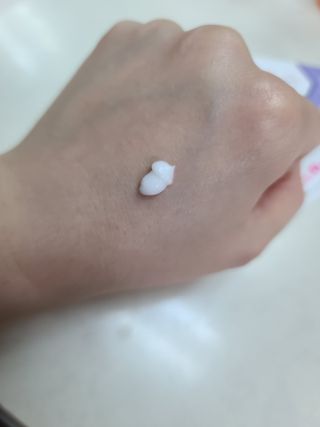 이엔코스 알부틴 알파 화이트닝크림 — 4점을 준 리뷰어가 2021년 3월 올린 사용 사진