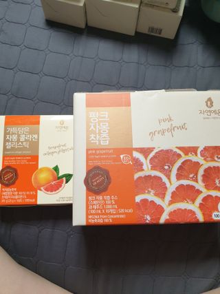 자연에온 핑크 자몽 착즙 100mL 10개입 1BOX +가 득담은 자몽 콜라겐 젤리스틱 1BOX — 5점을 준 리뷰어가 2021년 6월 올린 사용 사진