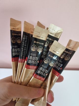 서울약사신협_투데이홍삼정플러스스틱_10g x 60포 — 5점을 준 리뷰어가 2021년 7월 올린 사용 사진