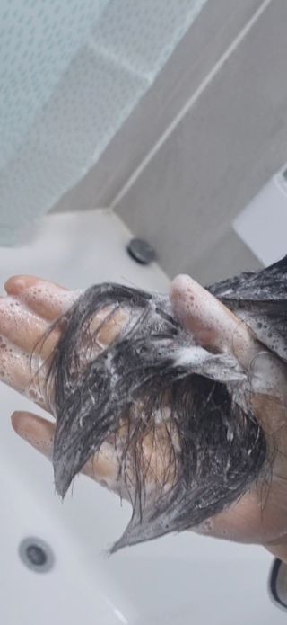 르핸스 퍼포밍 5 샴푸 비반트 포렛/베티버 포그 — 5점을 준 리뷰어가 2022년 12월 올린 사용 사진