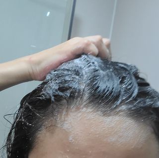 안티닷프로 두피케어 샴푸 — 5점을 준 리뷰어가 2022년 7월 올린 사용 사진