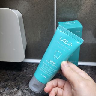 치과에서 쓰는 치약 _ 라벨제로 저불소 꼬마, 키즈, 유아, 베이비, 주니어 안전한 어린이치약 — 4점을 준 리뷰어가 2022년 11월 올린 사용 사진