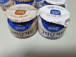 매일바이오 그릭요거트 오리지널 플레인 4개, 로스터리 커피믹스 4개 — 5점을 준 리뷰어가 2021년 12월 올린 사용 사진