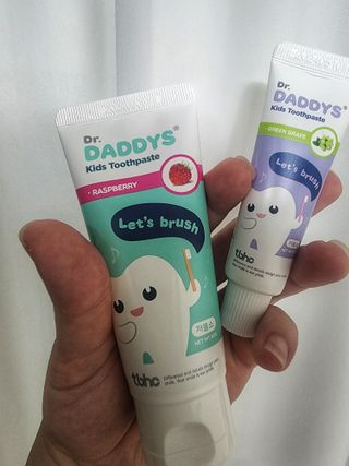 닥터데디스 안심저불소 키즈치약 (라즈베리, 청포도향 중 택 1) 60g +  여행용 미니 치약 15g — 5점을 준 리뷰어가 2022년 7월 올린 사용 사진