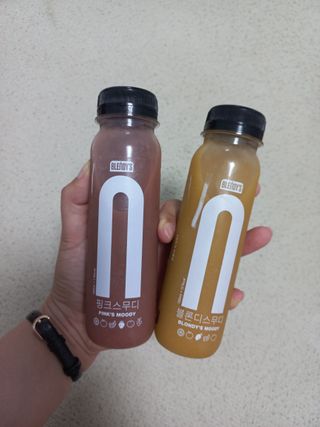 BLENDY'S 핑크 스무디+블론디 스무디 — 3점을 준 리뷰어가 2021년 10월 올린 사용 사진