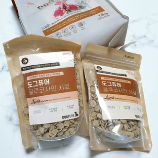 도그퓨어 피부와모질/혼합유산균/글루코사민 유기농 로스팅 사료 — 3점을 준 리뷰어가 2021년 9월 올린 사용 사진