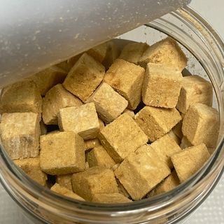 [펫시밀] 원물그대로 영양듬뿍 진공동결건조 북어트릿75g,치킨트릿100g,연어트릿75g 강아지 고양이 간식 — 5점을 준 리뷰어가 2023년 6월 올린 사용 사진