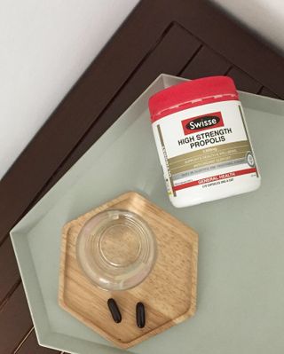 Swisse 스위스 고함량 프로폴리스 2,000mg 210정 — 5점을 준 리뷰어가 2021년 5월 올린 사용 사진