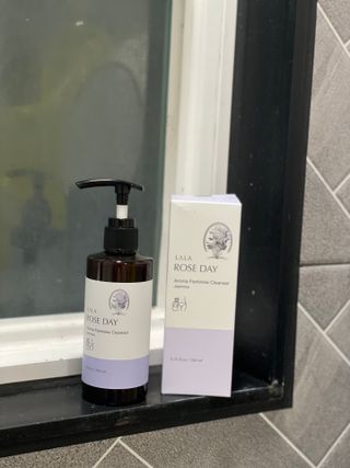 라라로즈데이 시즌2 여성청결제 200ml 아로마 페미민 클렌저, 독일더마인증 — 5점을 준 리뷰어가 2021년 8월 올린 사용 사진