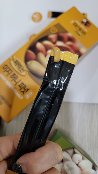 짜먹는 이지견과 짜먹는 이지아몬드, 짜먹는 이지허니피넛, 짜먹는 이지캐슈넛 각 10g X  10포 — 4점을 준 리뷰어가 2021년 3월 올린 사용 사진