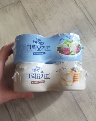 매일바이오 그릭요거트 오리지널 플레인 4개, 로스터리 커피믹스 4개 — 4.5점을 준 리뷰어가 2021년 12월 올린 사용 사진