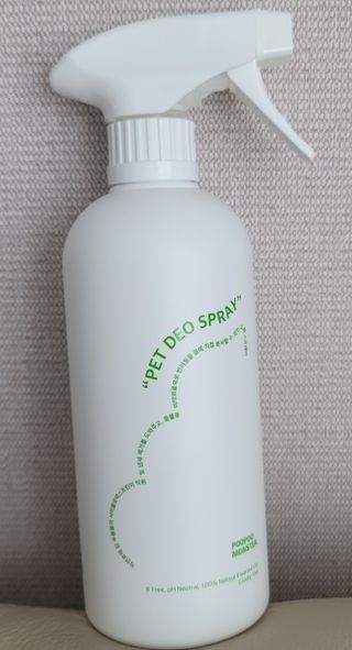 [푸푸몬스터] 비건 펫 데오 스프레이(탈취제) 500ml (유향/무향 택 1) — 5점을 준 리뷰어가 2022년 7월 올린 사용 사진