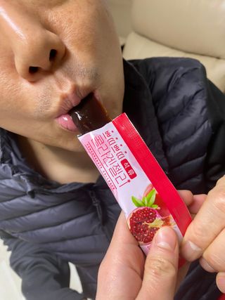 헬스업_쁘띠쁘띠석류콜라겐젤리_20g x 14포 — 5점을 준 리뷰어가 2021년 1월 올린 사용 사진