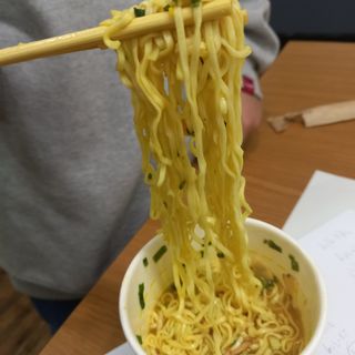 NISSIN 닛신 컵누들  4종 - 씨푸드오리지날, 씨푸드 스파이시, 씨푸드 커리, 씨푸드 XO소스 — 5점을 준 리뷰어가 2022년 4월 올린 사용 사진