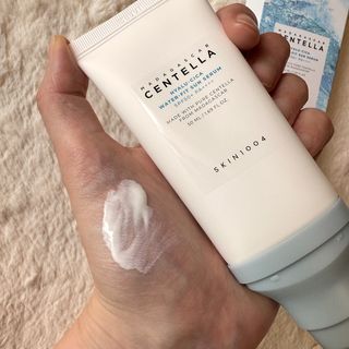 MF[스킨1004] 마다가스카르 센텔라 히알루-시카 워터핏 선세럼 50ml — 5점을 준 리뷰어가 2024년 5월 올린 사용 사진