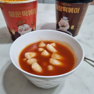 유비쿡 컵떡볶이 매운컵떡볶이2개/ 짜장컵떡볶이 2개  총 4개세트 — 5점을 준 리뷰어가 2021년 5월 올린 사용 사진