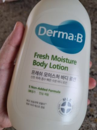 더마비 프레쉬 모이스처 바디 로션 — 5점을 준 리뷰어가 2021년 6월 올린 사용 사진