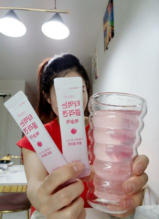 [음료수 대신 가능!]  빠르게 흡수되는 아임오 타먹는 콜라겐 1박스 — 5점을 준 리뷰어가 2023년 4월 올린 사용 사진