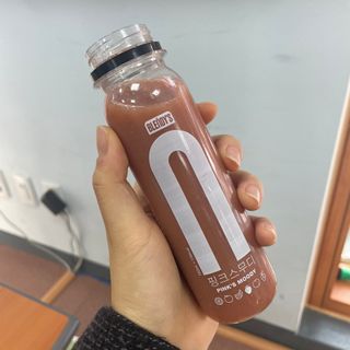 BLENDY'S 핑크 스무디+블론디 스무디 — 5점을 준 리뷰어가 2021년 11월 올린 사용 사진