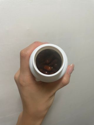 프리마인 홍삼의 강력한 에너지, 이제는 흡수율을 높인 최첨단 캡슐로 간편하게 초고속 충전하세요. — 4점을 준 리뷰어가 2022년 10월 올린 사용 사진