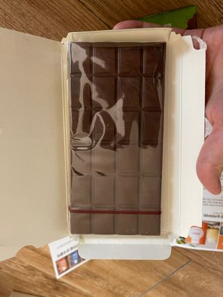 당류2g 자일리톨로 단맛을낸 슈카 퓨어비건 무설탕초콜릿 Xucker vegan 2개입 — 2.5점을 준 리뷰어가 2021년 4월 올린 사용 사진