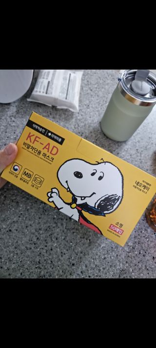JHWORLD 스누피 마스크 정품 스누피 KF-AD 국내 비말차단 아동용 성인용 일회용 덴탈마스크 50매 — 5점을 준 리뷰어가 2021년 6월 올린 사용 사진