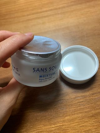 산수시 아쿠아 베네핏 24h 수부지 물광 속건조 수분크림 50ml — 5점을 준 리뷰어가 2021년 6월 올린 사용 사진