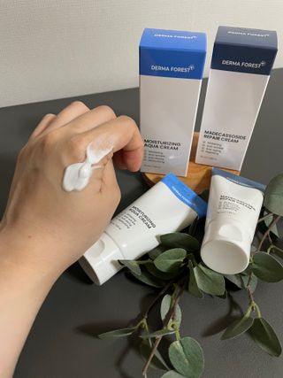 더마포레스트 마데카소사이드 리페어 크림,  모이스처라이징 아쿠아크림 — 5점을 준 리뷰어가 2021년 8월 올린 사용 사진