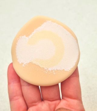 광동생활건강 MF[광동] 비타500✨주름개선·미백·SPF50+🌞퍼펙트쉴드 빅 선쿠션 본품 — 5점을 준 리뷰어가 2024년 5월 올린 사용 사진