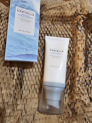 [스킨1004] 마다가스카르 센텔라 히알루-시카 워터핏 선세럼 50ml — 5점을 준 리뷰어가 2024년 5월 올린 사용 사진