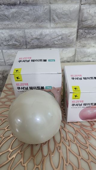 트라택 쿠셔닝 웨이트볼 0.5kg + 1kg SET — 4점을 준 리뷰어가 2022년 6월 올린 사용 사진
