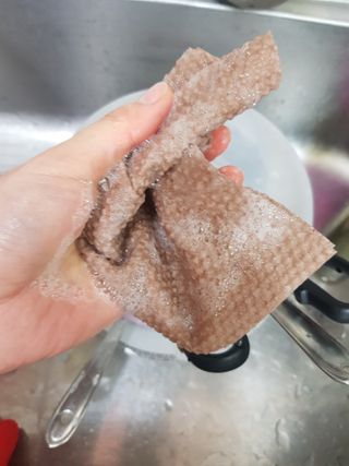 블뤼엔 일회용 수세미 — 4점을 준 리뷰어가 2021년 3월 올린 사용 사진