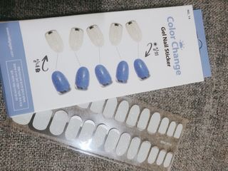 [네일가게] 햇빛에 닿으면 색이 변하는 신기한 햇살 반전 네일스티커_B — 4점을 준 리뷰어가 2021년 8월 올린 사용 사진