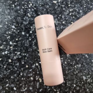 Tween.Ty Skin 트웬티스킨 멀티케어 스틱밤 — 5점을 준 리뷰어가 2022년 4월 올린 사용 사진