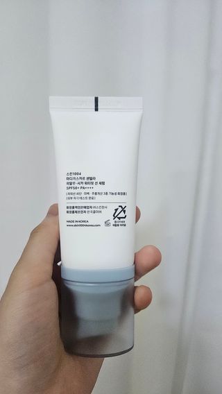 [스킨1004] 마다가스카르 센텔라 히알루-시카 워터핏 선세럼 50ml — 5점을 준 리뷰어가 2024년 5월 올린 사용 사진