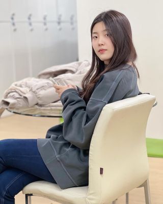 MAPLESYRUPFACTORY 메이플 피그먼트 맨투맨 8.COL — 5점을 준 리뷰어가 2023년 1월 올린 사용 사진