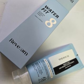 나우 [리브엠]피부 속부터 겹겹이, 촘촘하게! 워터핏8중 수분착붙 크림 — 5점을 준 리뷰어가 2025년 5월 올린 사용 사진